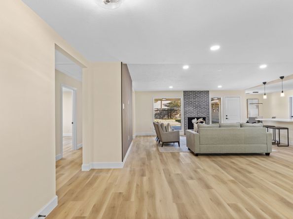 5530 Redstart Street, Houston TX 77096