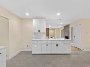 5530 Redstart Street, Houston TX 77096