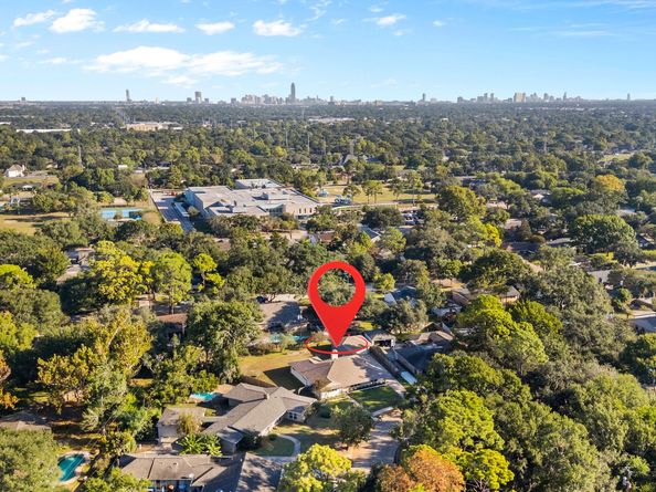5530 Redstart Street, Houston TX 77096