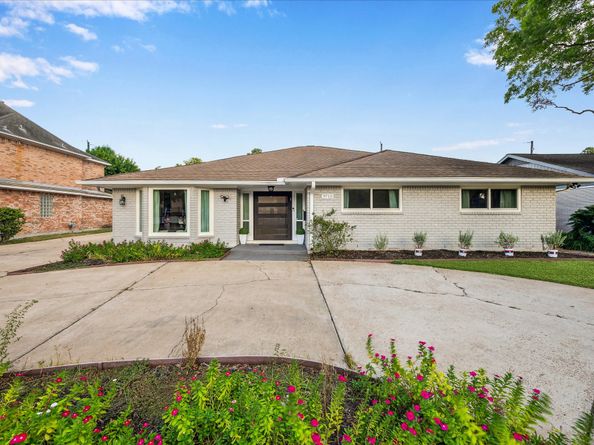 9719 Atwell Drive, Houston TX 77096