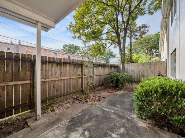 2700 Bellefontaine Street B12, Houston TX 77025