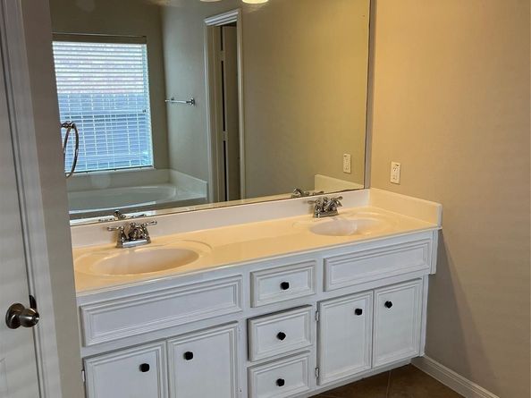 8855 Distant Woods Drive, Houston TX 77095