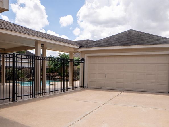 8855 Distant Woods Drive, Houston TX 77095