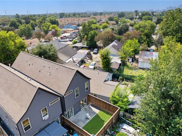 7033 Avenue L, Houston TX 77011