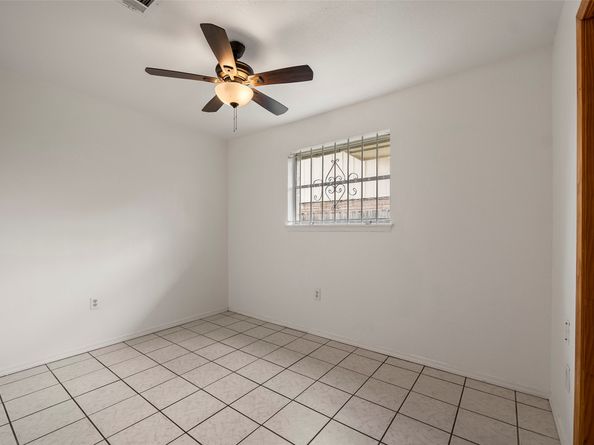522 Hollyvale Drive, Houston TX 77060