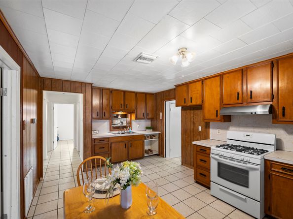 522 Hollyvale Drive, Houston TX 77060