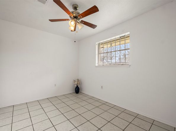 522 Hollyvale Drive, Houston TX 77060