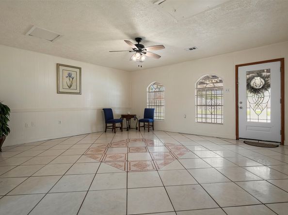 522 Hollyvale Drive, Houston TX 77060
