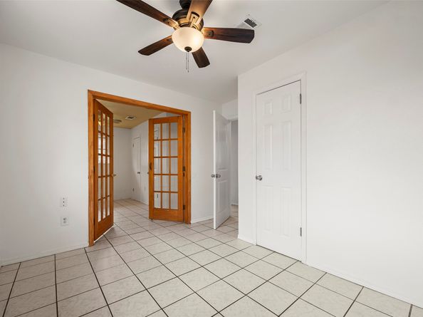 522 Hollyvale Drive, Houston TX 77060