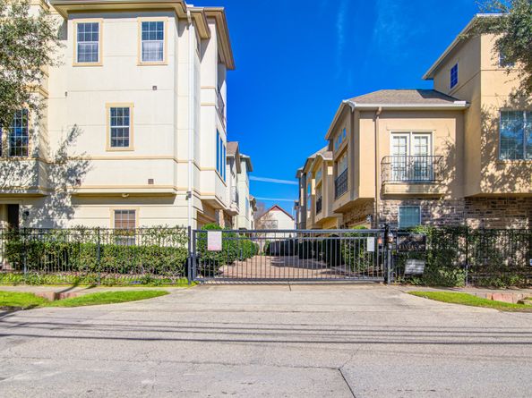 5976 Kansas Street, Houston TX 77007