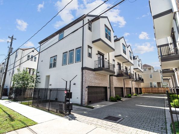 1114 W 15th 1/2 Street A, Houston TX 77008