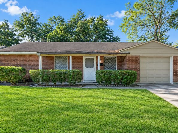 3707 Darlinghurst Drive, Houston TX 77045