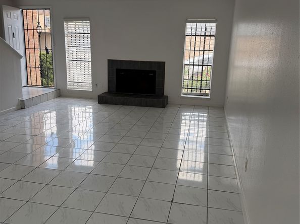 9901 Sharpcrest Street E6, Houston TX 77036