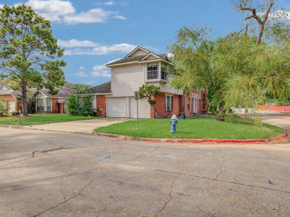 9302 Corner Oaks Lane, Houston TX 77036
