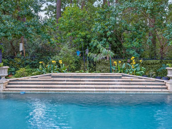 22 Frontenac Way, The Woodlands TX 77382