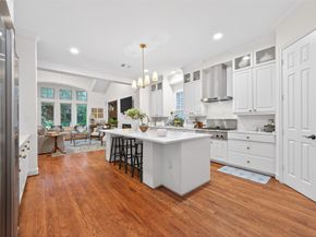22 Frontenac Way, The Woodlands TX 77382