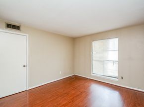 8519 Hearth Boulevard 26, Houston TX 77054