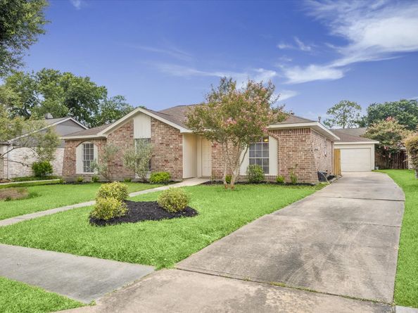 12050 Sturdivant Street, Meadows Place TX 77477