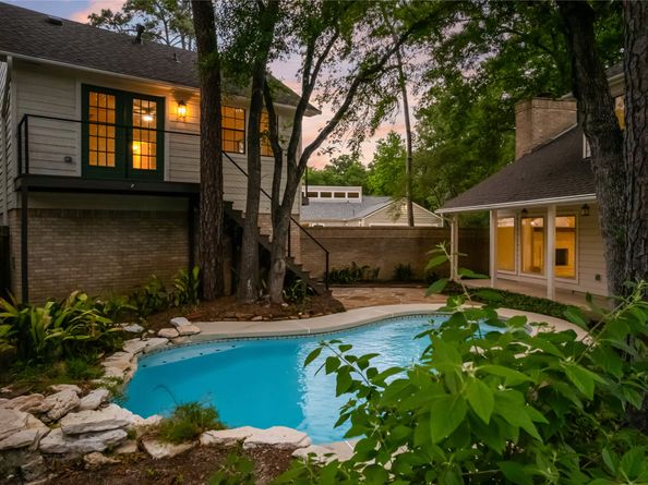 4 N Autumnwood Way, The Woodlands TX 77380