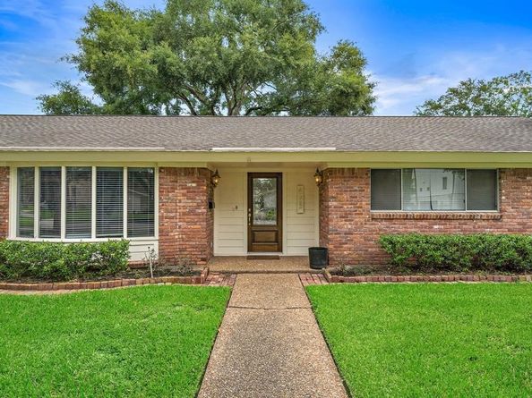 4922 Braesvalley Drive, Houston TX 77096