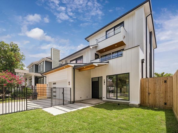 2218 Gostick Street, Houston TX 77008