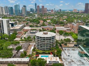 5050 Woodway Drive 2F, Houston TX 77056