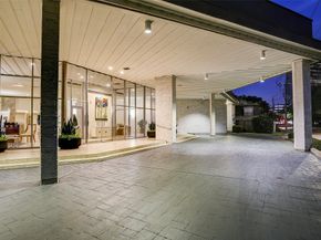 5050 Woodway Drive 2F, Houston TX 77056