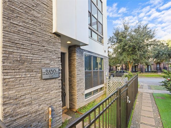 2830 Clay Street, Houston TX 77003