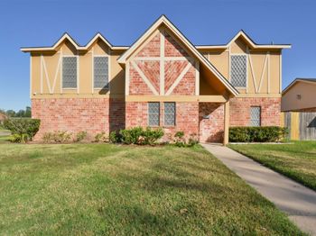 13915 Roundstone Lane