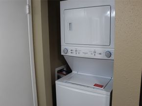 2011 Spenwick Drive 427, Houston TX 77055