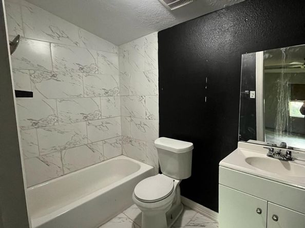 6908 LARKSTONE Street, Houston TX 77028