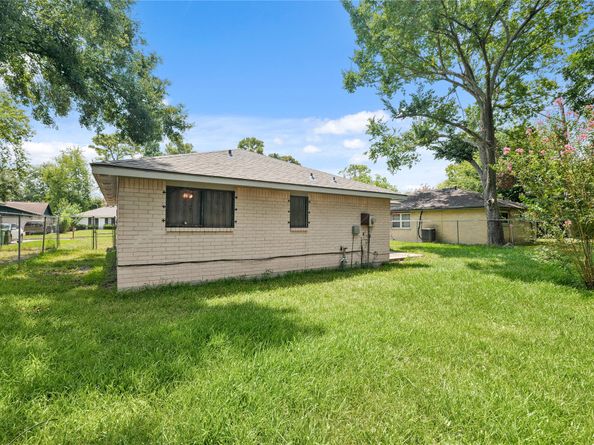 7111 Pinehook Lane, Houston TX 77016