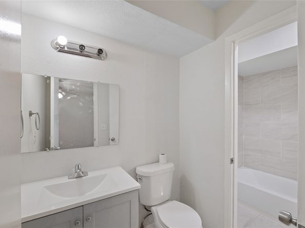 7111 Pinehook Lane, Houston TX 77016