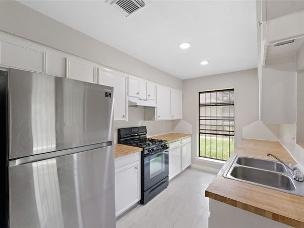 7111 Pinehook Lane, Houston TX 77016