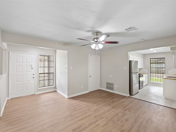 7111 Pinehook Lane, Houston TX 77016