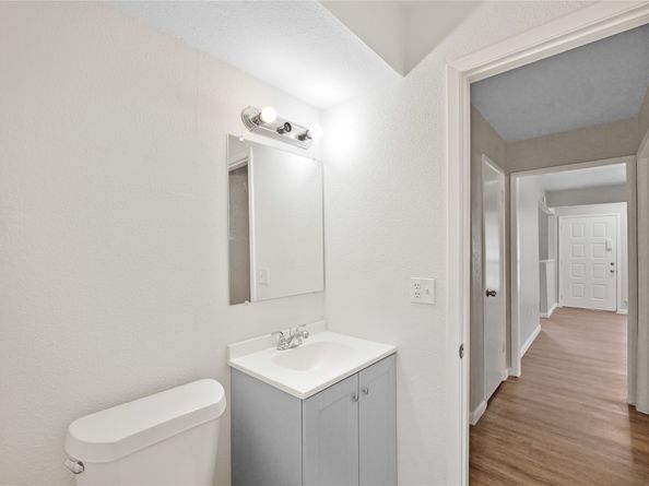 7111 Pinehook Lane, Houston TX 77016