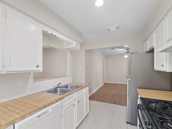 7111 Pinehook Lane, Houston TX 77016