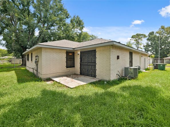 7111 Pinehook Lane, Houston TX 77016