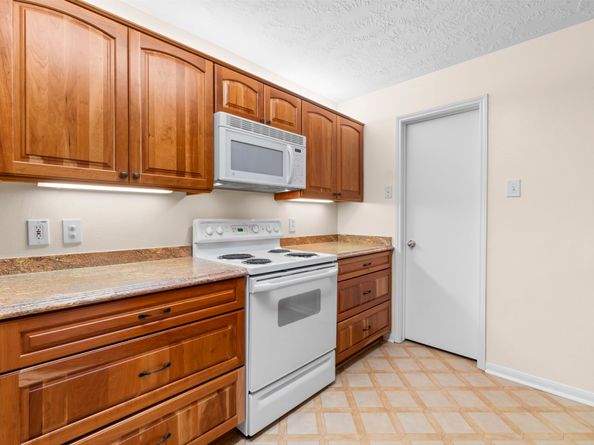 8051 Bay Branch Drive 314, The Woodlands TX 77382
