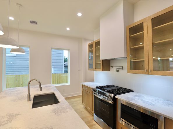 510 E 37th Street, Houston TX 77022