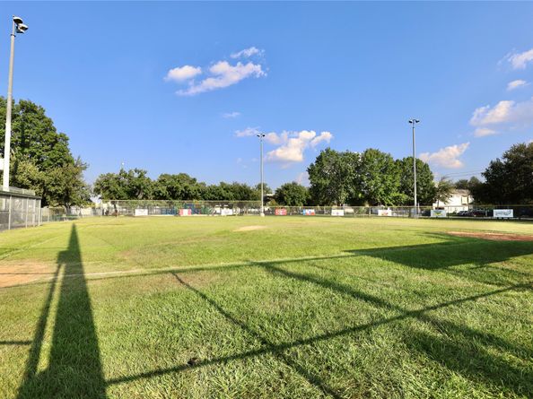 510 E 37th Street, Houston TX 77022