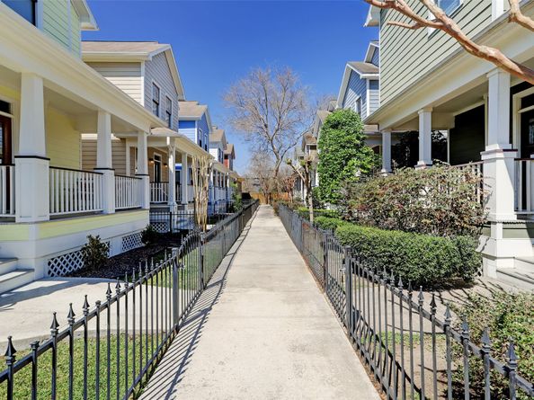 1047 W 16th Street, Houston TX 77008