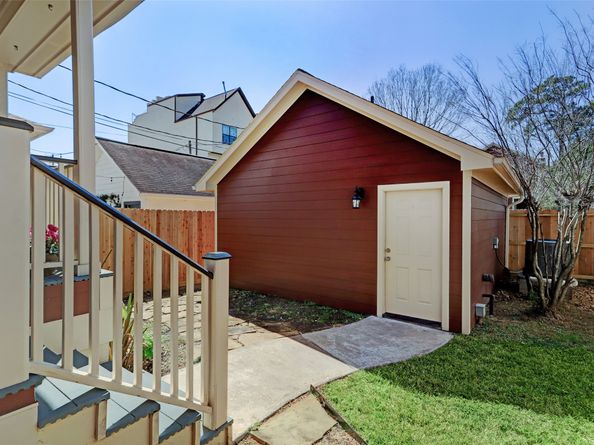 1047 W 16th Street, Houston TX 77008