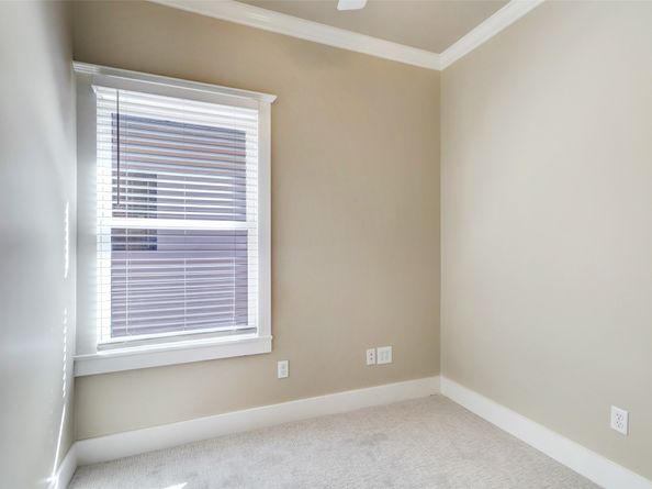 1047 W 16th Street, Houston TX 77008