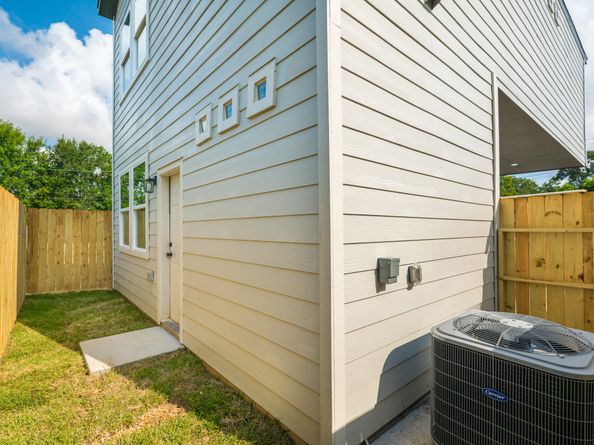 4512 Ward Street, Houston TX 77021