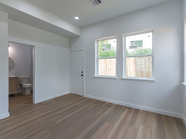 4512 Ward Street, Houston TX 77021