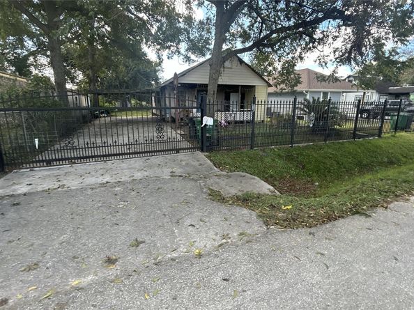 3224 Creston Drive, Houston TX 77026