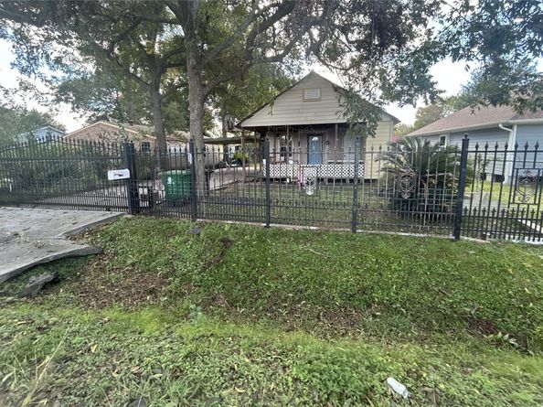 3224 Creston Drive, Houston TX 77026