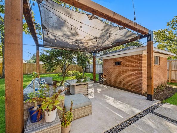 2103 Wakefield Drive, Houston TX 77018