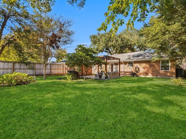 2103 Wakefield Drive, Houston TX 77018